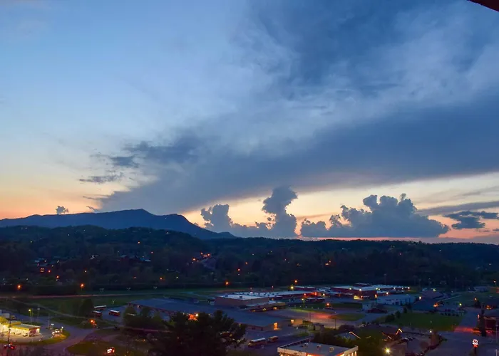 Pigeon Forge Condo Less Than 2 Mi To Attractions!