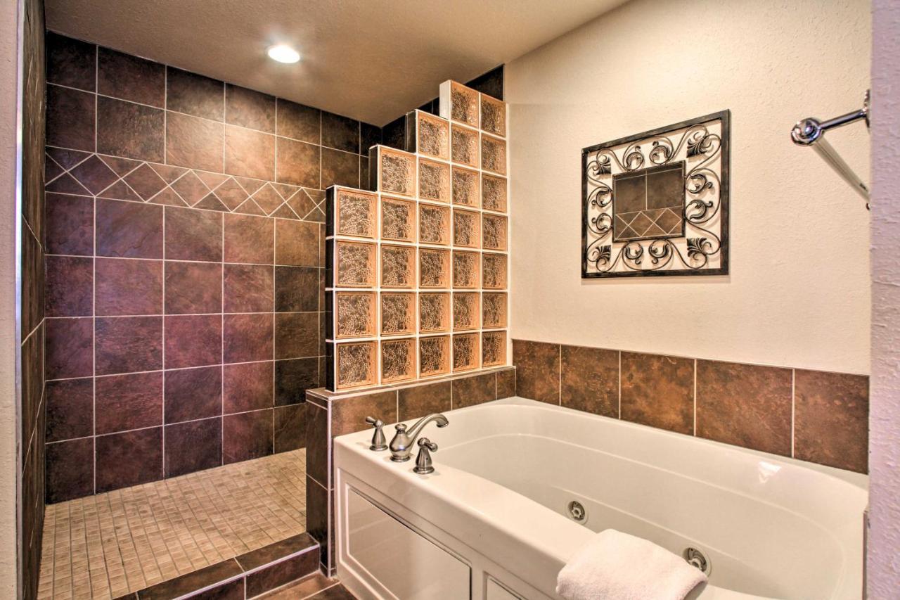 Less Than 2 Mi To Attractions! Apartment